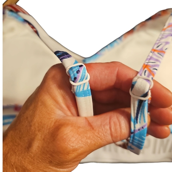 VS PINK ULTIMATE LIGHTLY LINED SPORTS BRA•Coconut White•NWT! - Picture 2 of 9